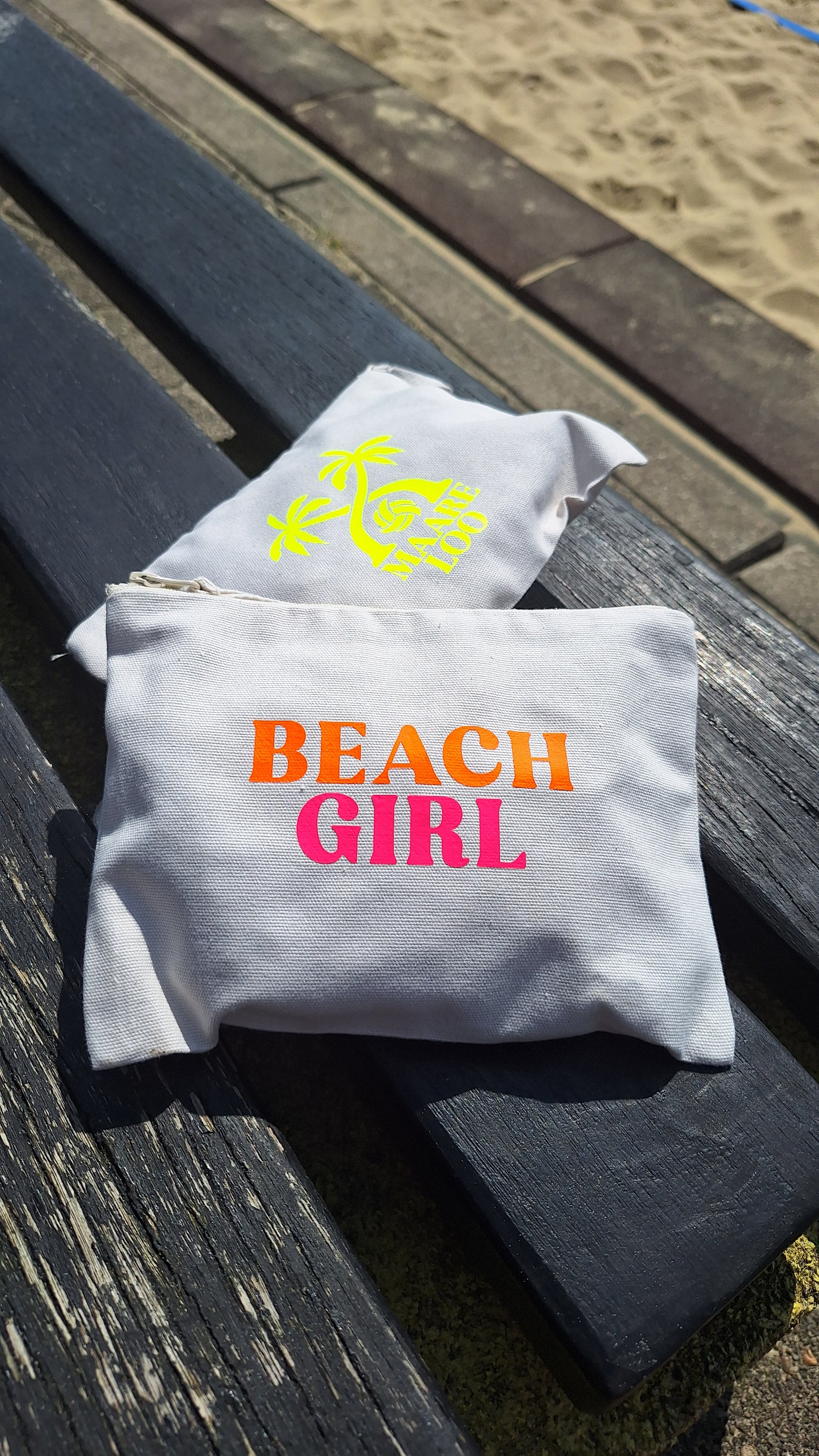 BEACH POUCH