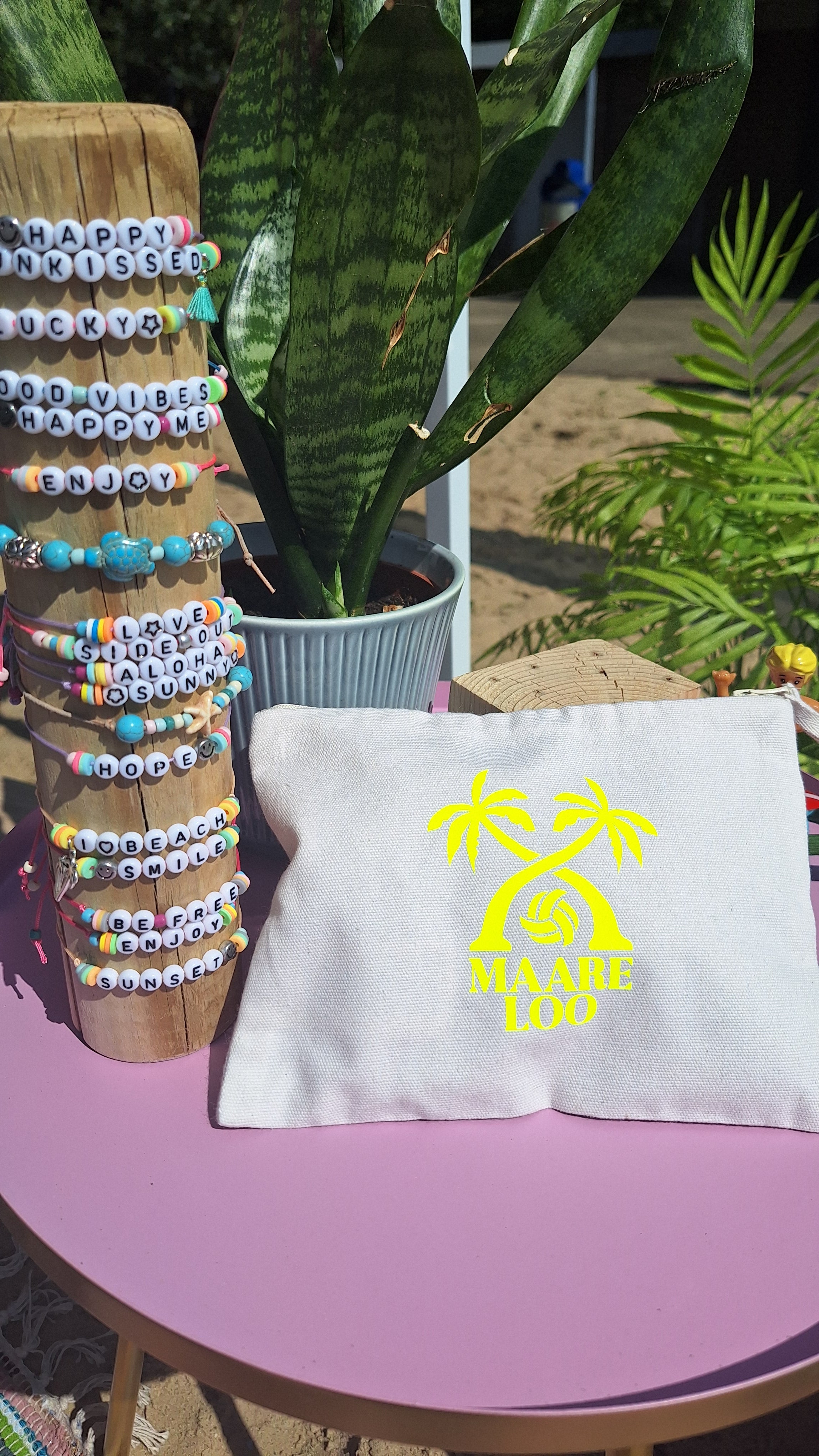 BEACH POUCH